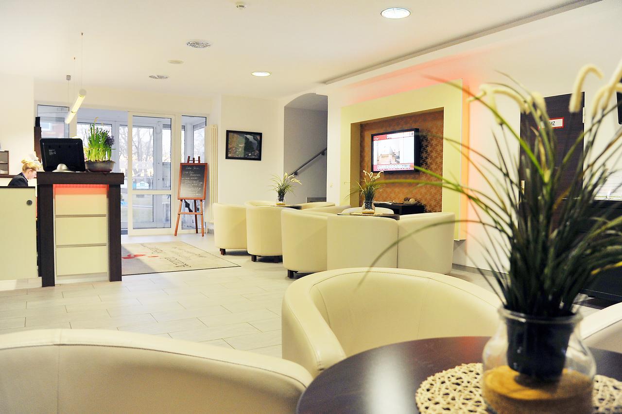 Bernstein Acamed Resort 宁堡 外观 照片
