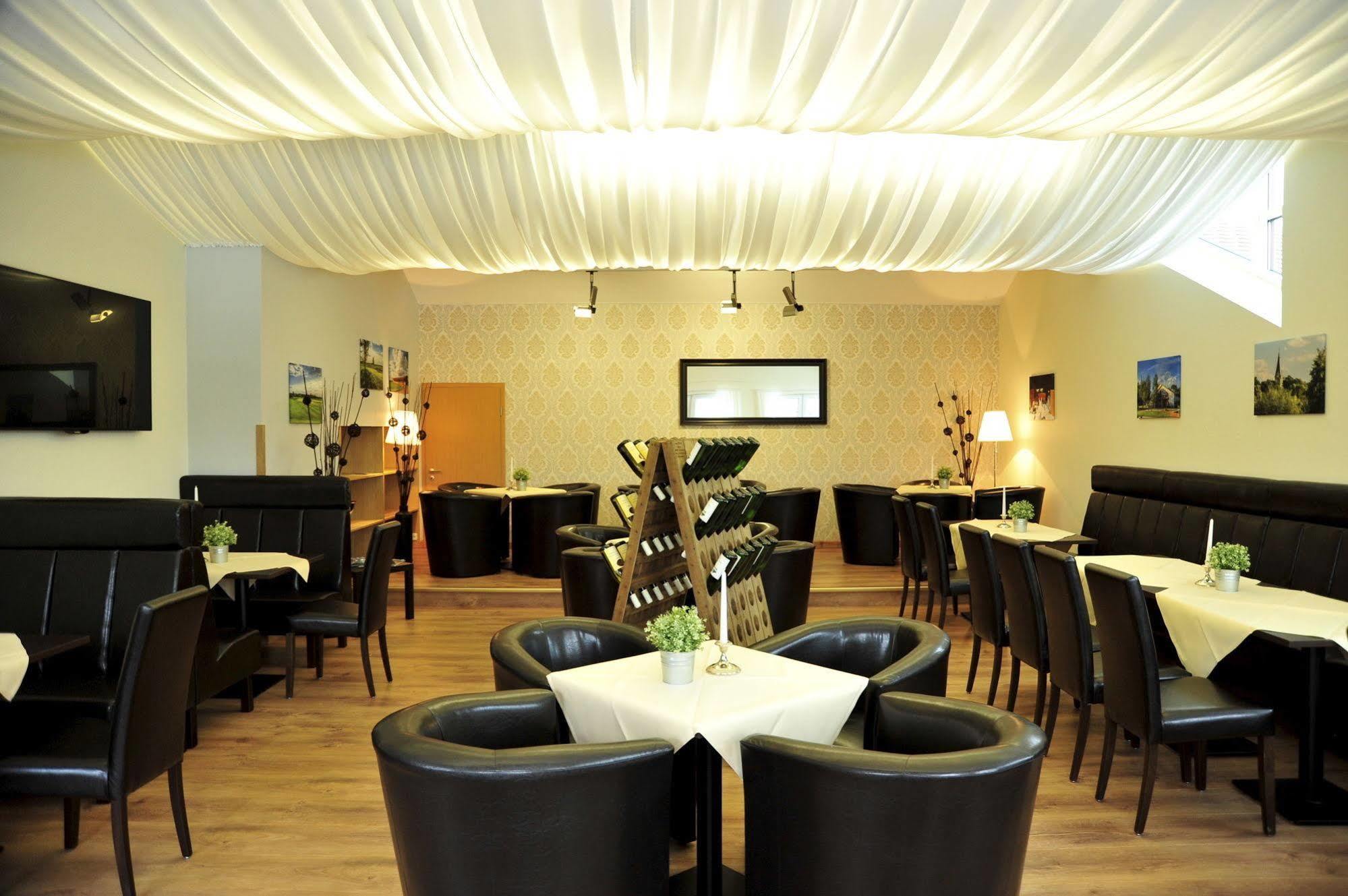 Bernstein Acamed Resort 宁堡 外观 照片
